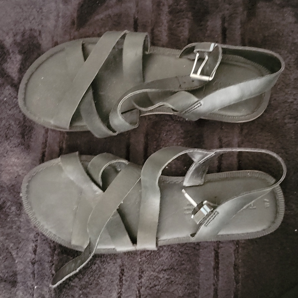 Black leather sandles